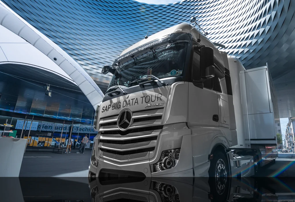 SAP Big Data Tour Truck vor der Messe Basel